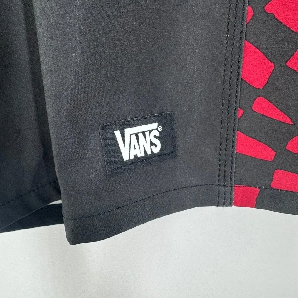 Vans MTE Daily Sideline Mens Boardshorts Black Red 19 Outseam Size 31 Relaxed